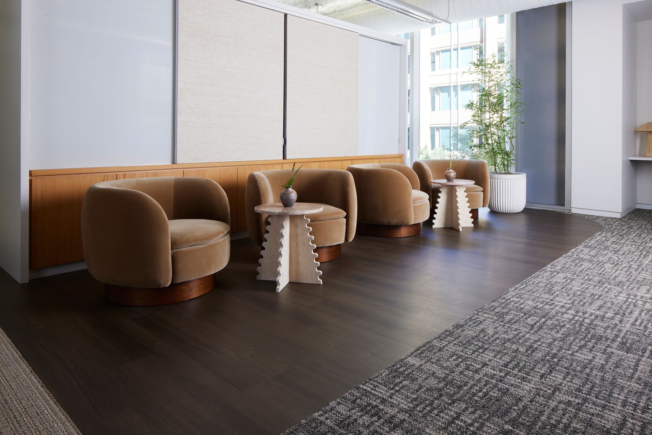 On Grain LVT in multiuse space  Bildnummer 4